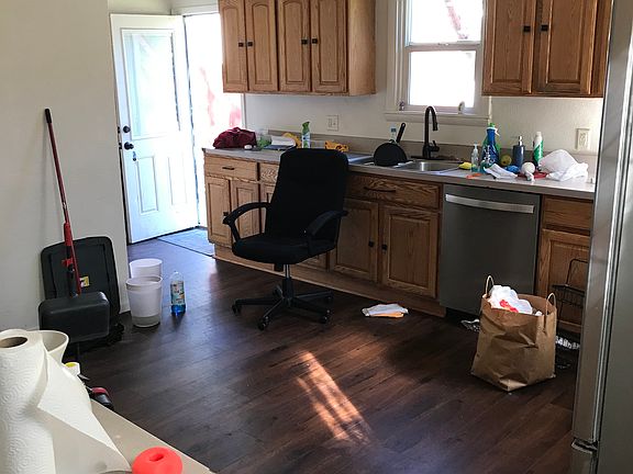 3rd image of 335 Magnolia Ave E
