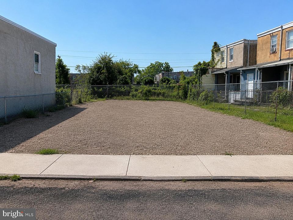 1st image of 905 Douglass St