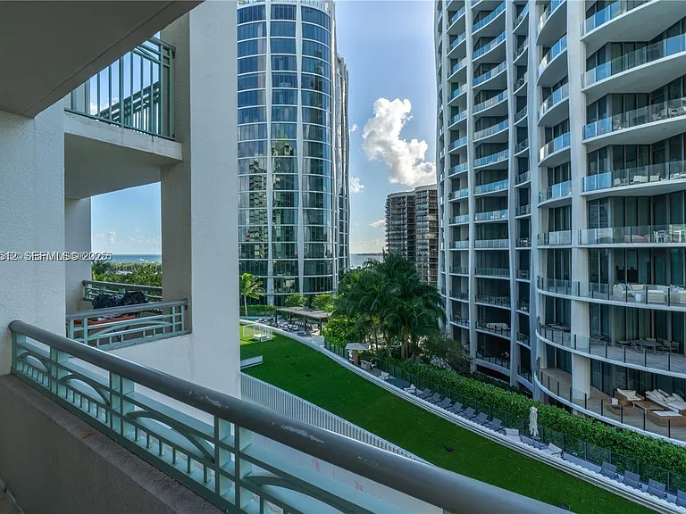 3400 SW 27th Ave #705 — Photo 10