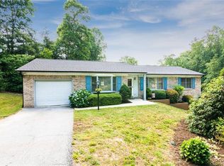 216 Turtle Ln, Hendersonville, NC 28791