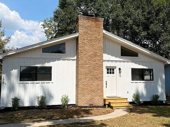 1618 E Taylor Lake Cir, Livingston, TX 77351