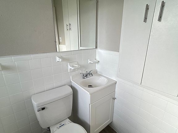 3rd image of 3200 Grider Cir #2
