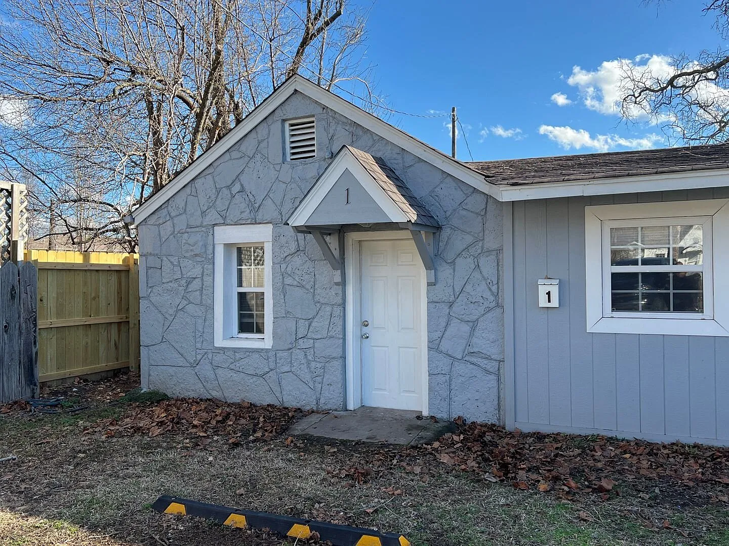 2 Bedroom 1 Bath Duplex — Photo 1