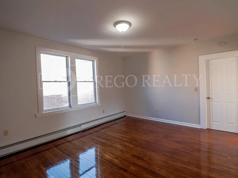 451-455 Edgewood St — Photo 3