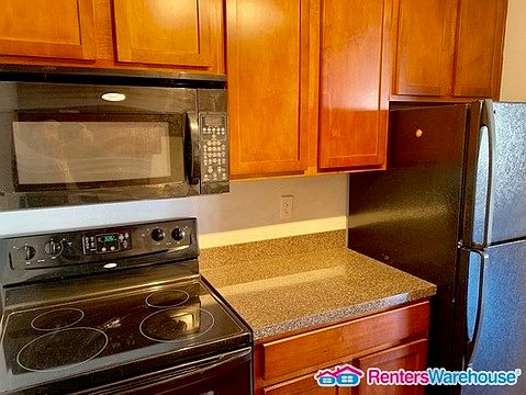 5th image of 6224 Robinson St APT 3