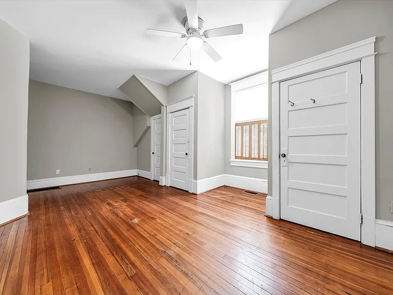 2410 Broadway Ave #B — Photo 21