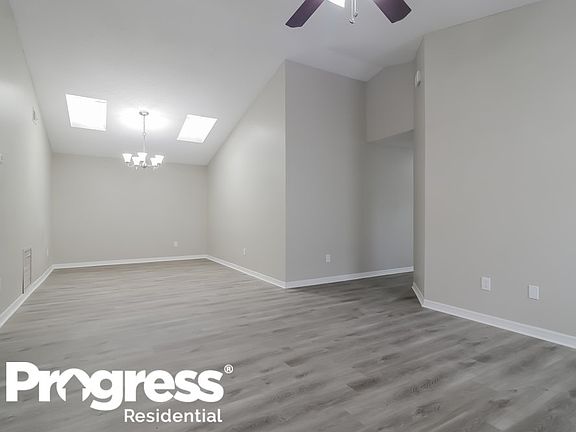 3rd image of 106 Winterglen Dr