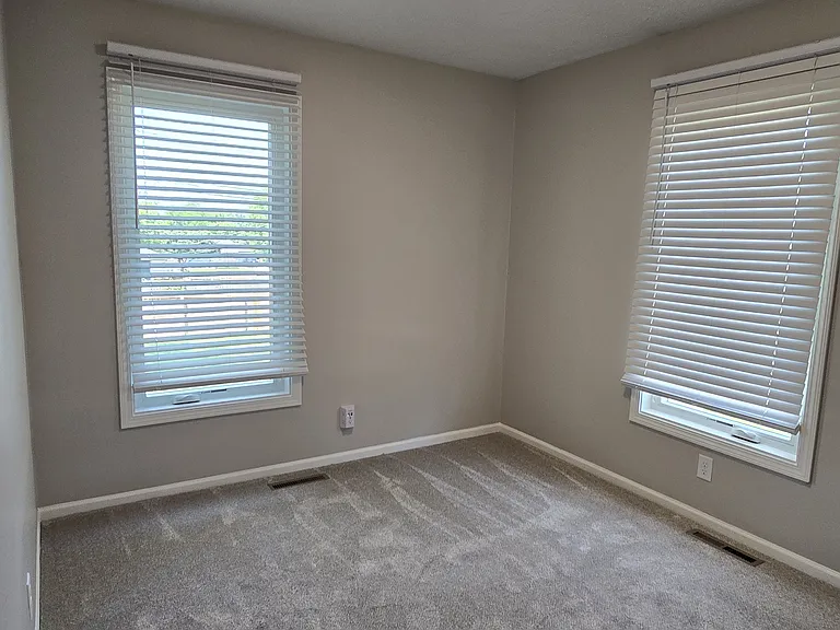 2501 N Main St — Photo 11