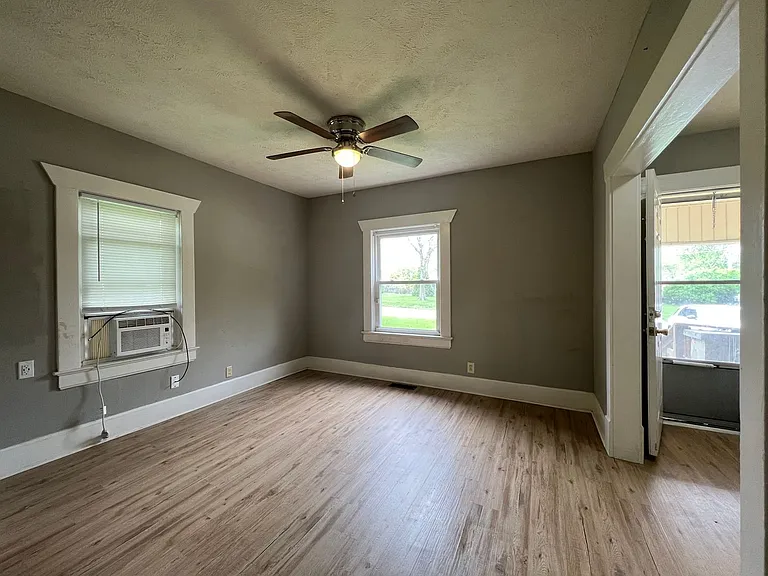 1522 W High St — Photo 5