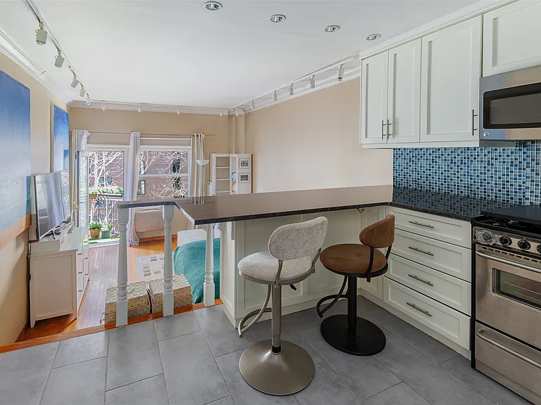 211 Thompson St #2D — Photo 6