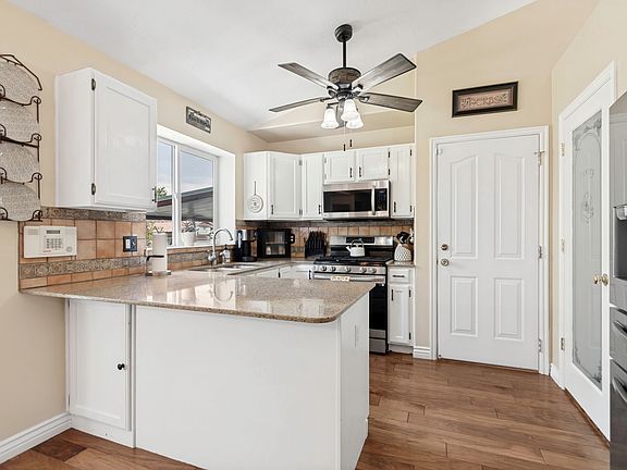 5th image of 110 Stern Ct