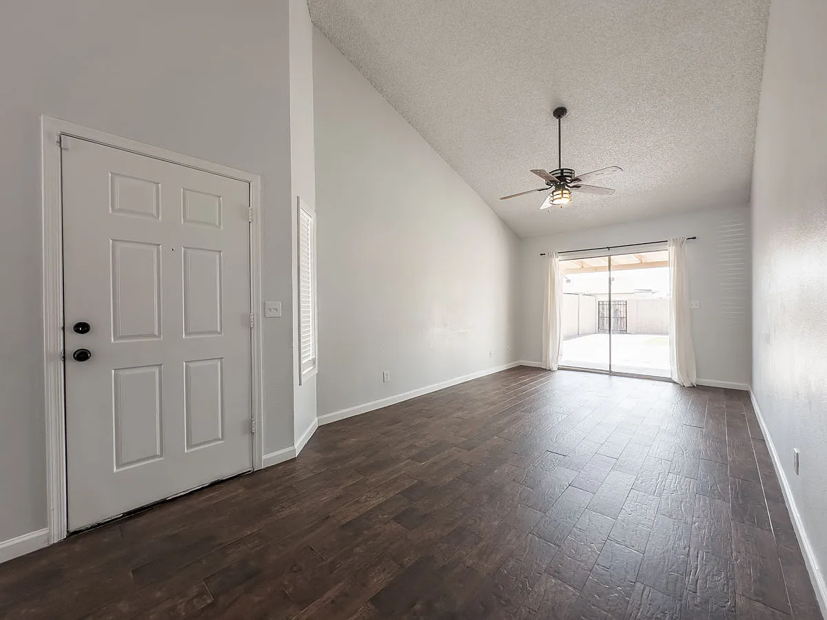 Cozy 3 Bed + 2 Bath home in Chandler! — Photo 4