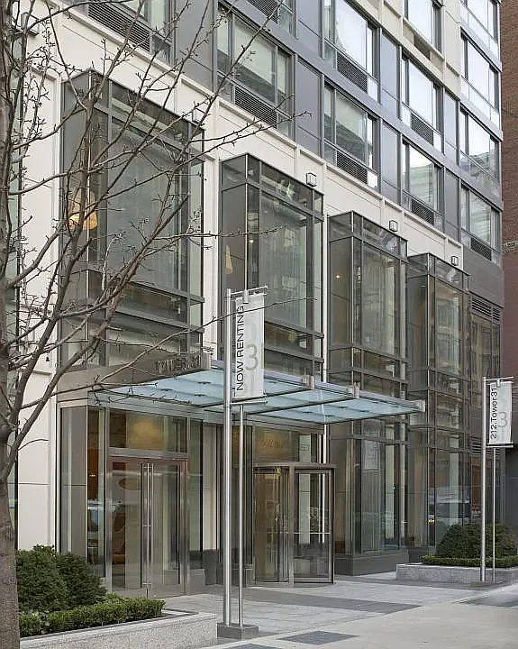 9 W 31st St #4D