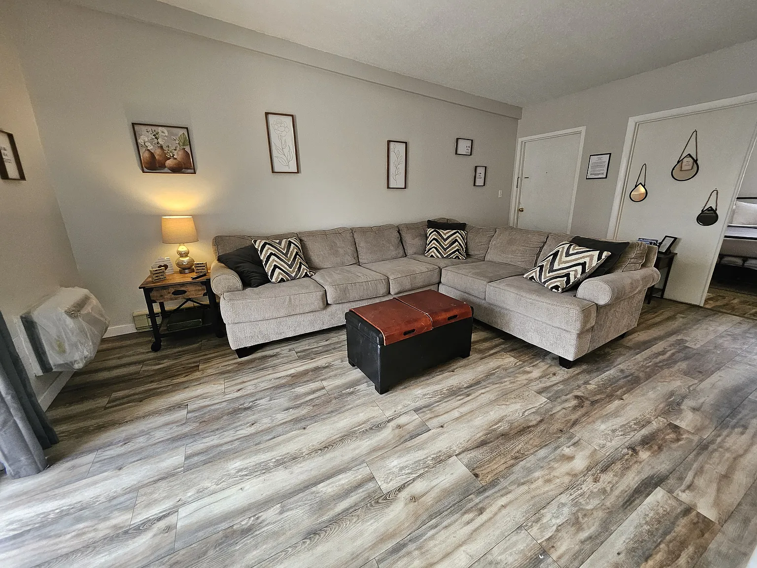 3 bed, 884 sqft, $1,600 — Photo 2