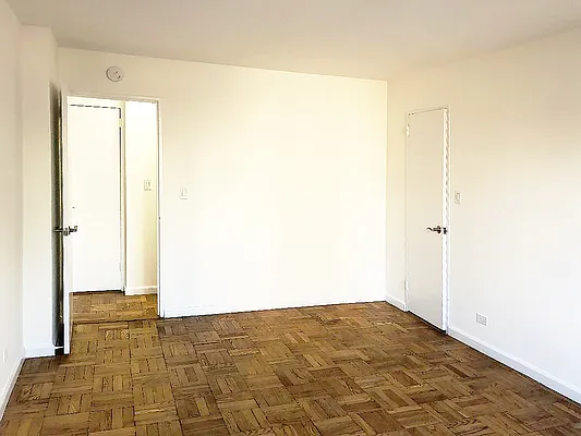 Rented by Buchbinder & Warren | media 22