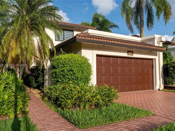 4957 NW 93rd Doral Pl, Miami, FL 33178