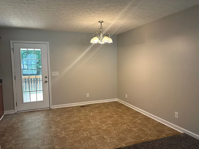 479 Indian Springs Cir — Photo 4
