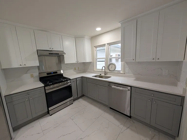 52 Scott Ave #A — Photo 6