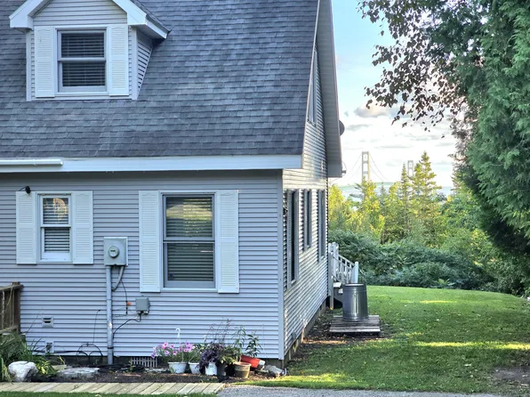 79 Mackinac Heights Dr, Saint Ignace, MI 49781