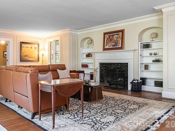 5th image of 334 Vanderbilt Rd