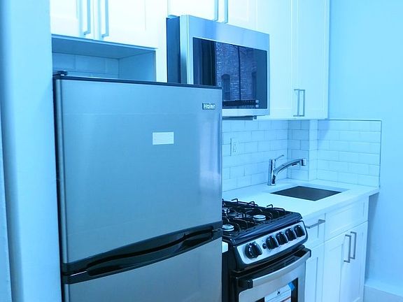2nd image of 527 E 78th St APT 1G