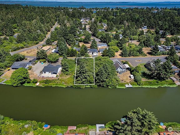2nd image of 517 Canal Drive SE