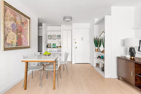 4th image of 10 W 15th St APT 1425