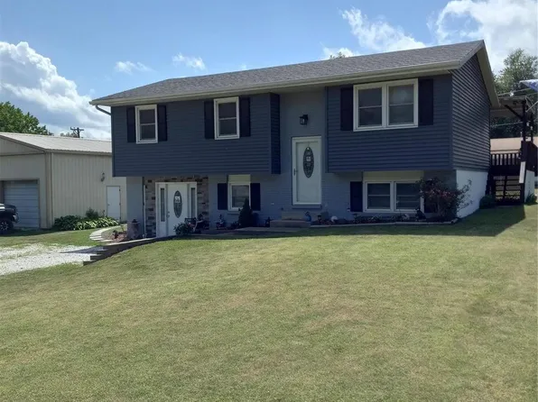 1145 Brooklane Dr, Carrollton, IL 62016