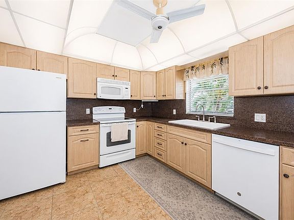 3rd image of 4700 Cove Cir APT 208