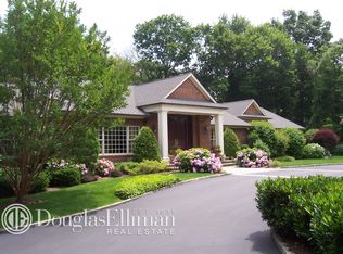 3 Sloans Beach Rd, Port Washington, NY 11050