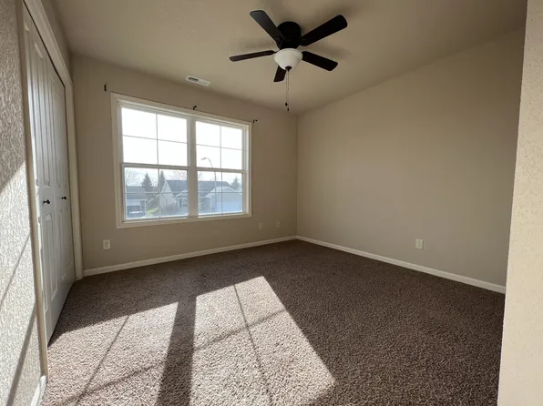 9565 Red Sunset Ct, West Des Moines, IA 50266