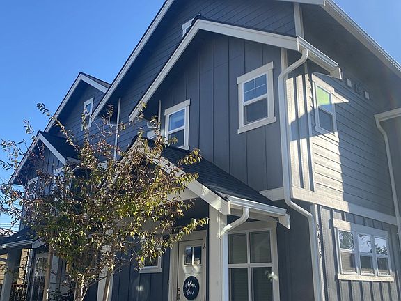 2415 Valencia St Exterior