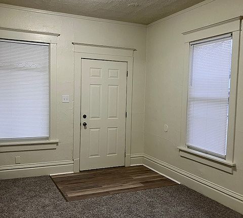 5th image of 1320 N Douglas St