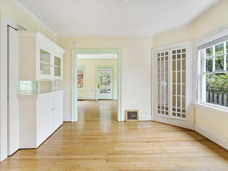 2567 NW Raleigh St — Photo 32