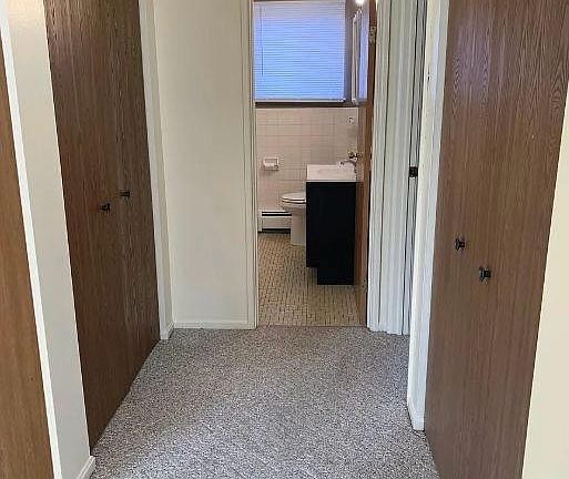 4th image of 860 Moyer Ave #1