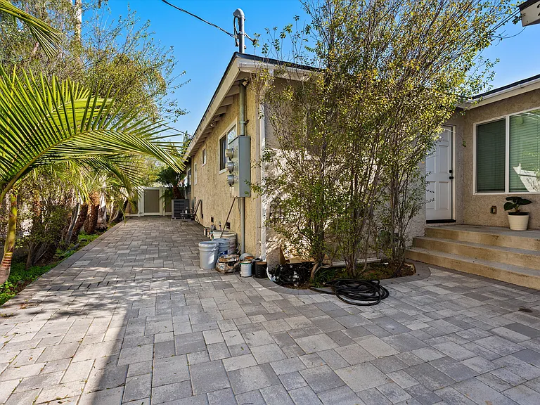 2130 Santa Fe Ave — Photo 13