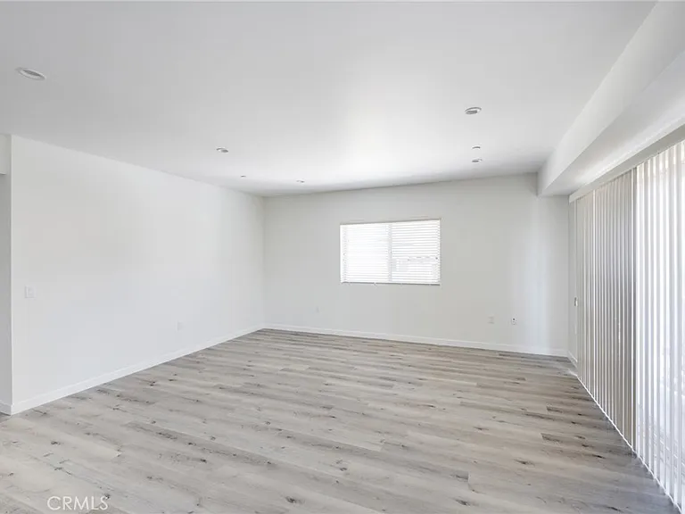 14526 Hartland St #307 — Photo 7