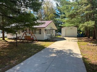 6350 Robin Dr, Harrison, MI 48625
