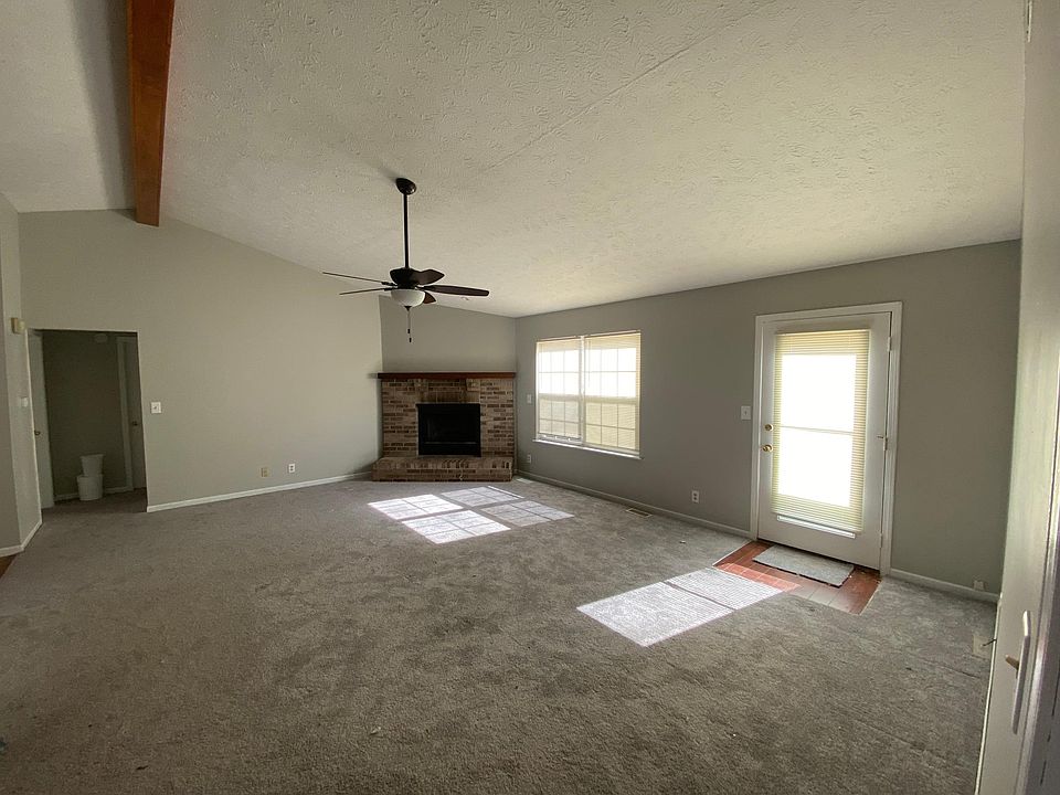 2nd image of 319 Cromwell Ct