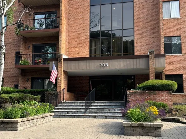 (undisclosed Address), Darien, IL 60561