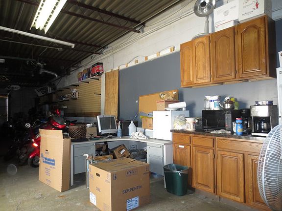 5th image of 4413 S Beech Daly St