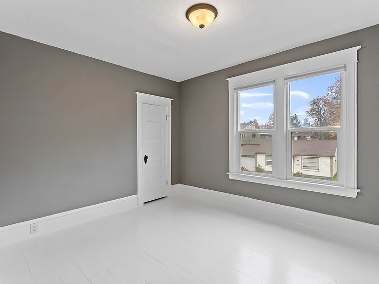 1728 W 11th Ave — Photo 16