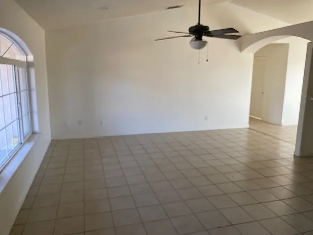 4 bed, 1842 sqft, $2,400 — Photo 4