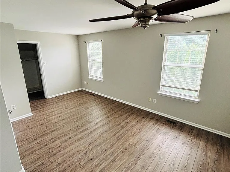 2427 Linksman Ln — Photo 43