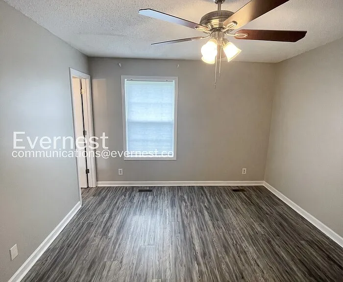 320 Donna Dr — Photo 13