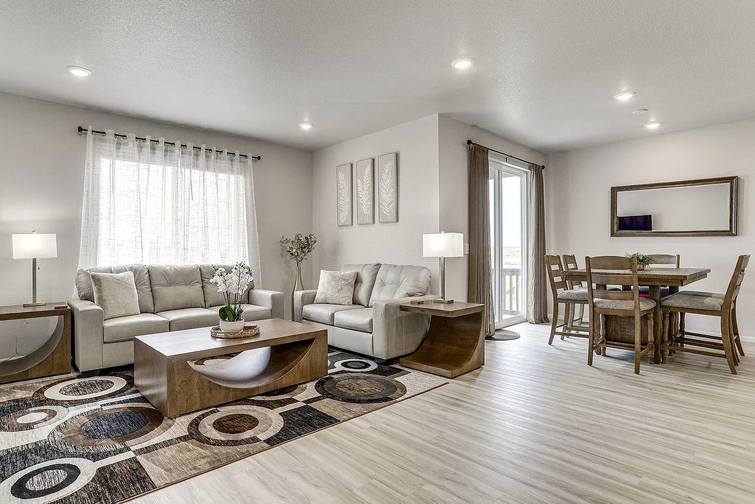 3 bed, 2.0 bath, 1819 sqft, $5,849 — Photo 2