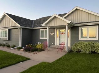 4904 Loch Loyal Ct, Hastings, NE 68901