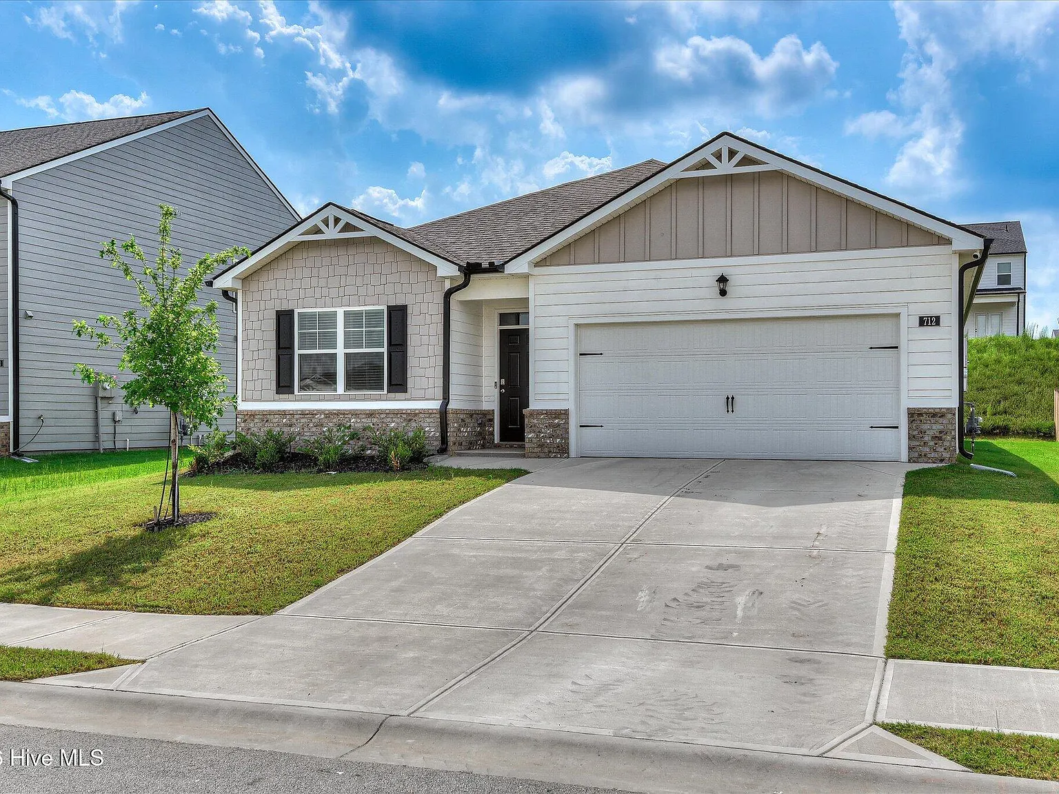 4 bed, 2.0 bath, 1776 sqft, $1,900 — Photo 2
