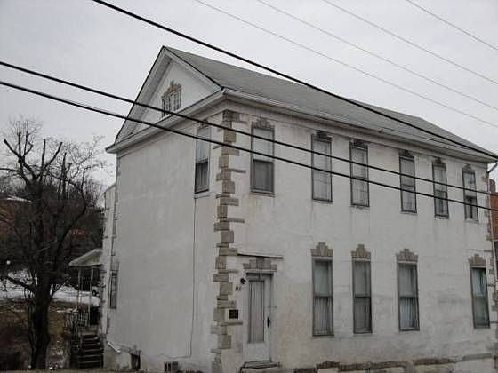 1st image of 104 N Sugar St