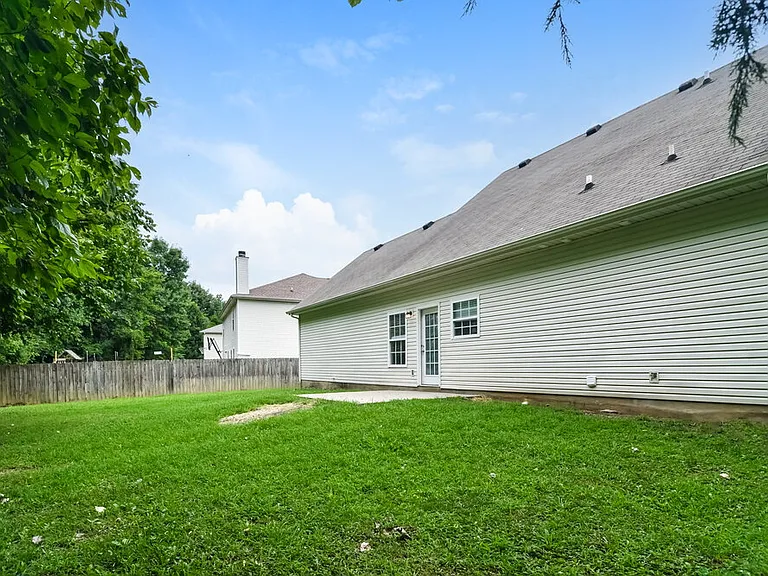 145 Lyndhurst Dr — Photo 17